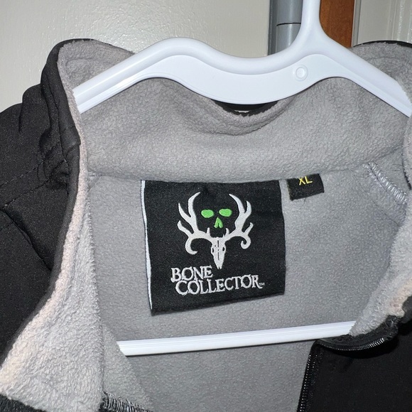 Bone Collector jacket size youth XL or women’s size small - Picture 2 of 3